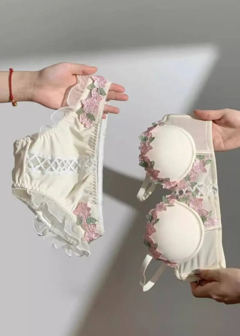 New French Retro Sexy Lace Sweet Floral Embroidery Bra Push-up Bra